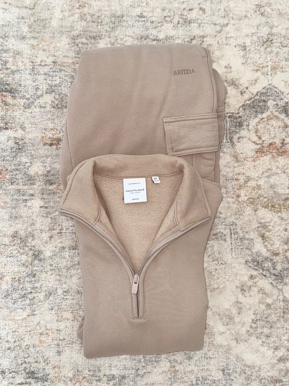 ARITZIA | Cozy Sweatfleece 1/2 Zip & Mega Cargo Sweatpant Set